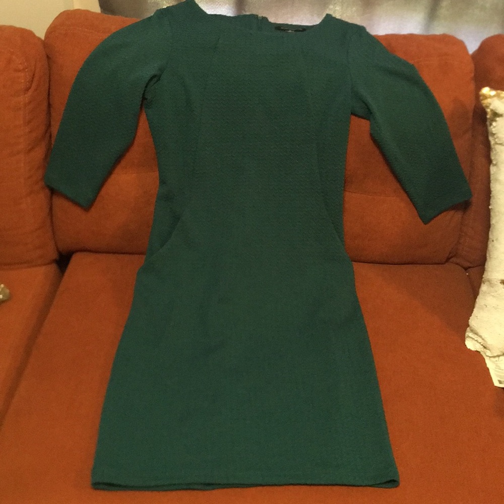 Sharagano fitted green dress with pockets